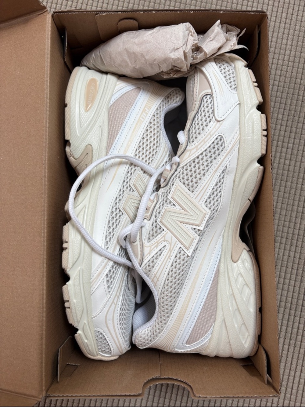 New Balance 740 lifestyle sneakers. Unisex size 9 women’s (7.5 men’s) never worn